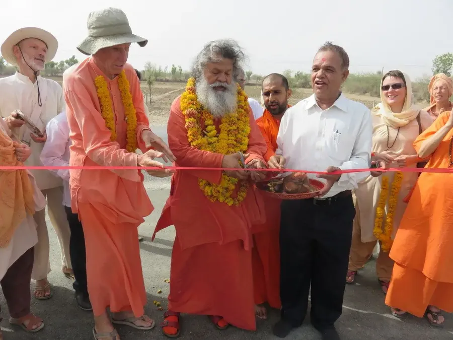 vishwaguruji-visits-om-ashram bodyImage